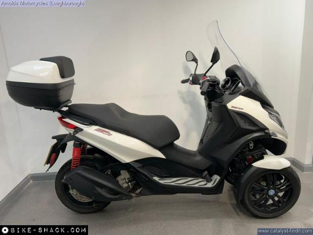 Piaggio MP3-300 2022 motorcycle