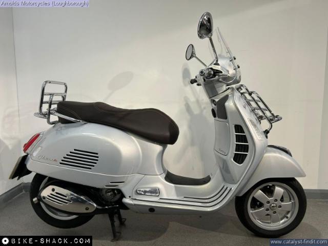 Piaggio Vespa GTS 300 2015 motorcycle