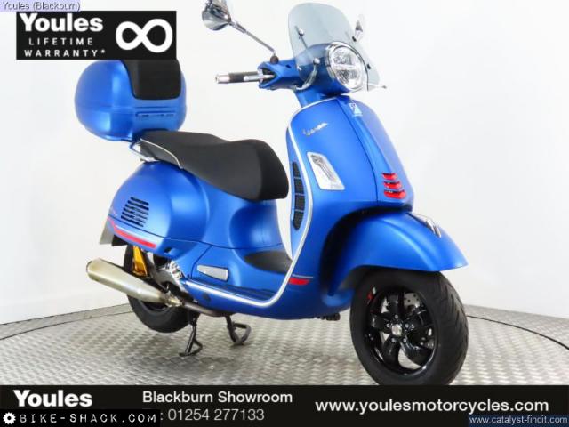 Piaggio Vespa GTS 300 2022 motorcycle