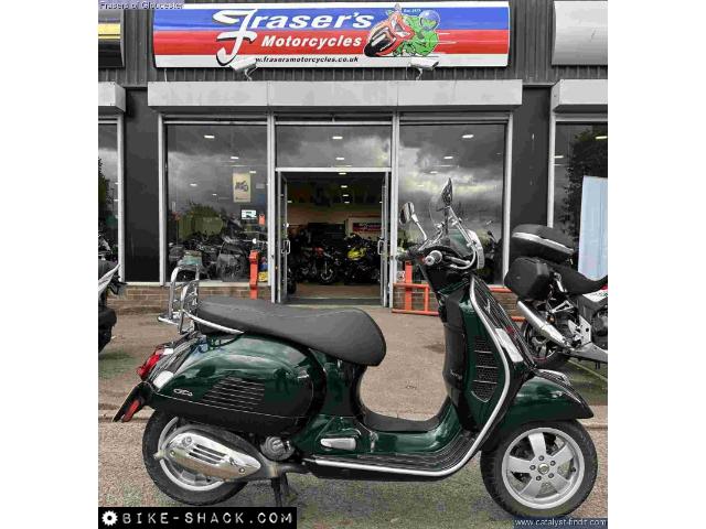 Piaggio Vespa GTS 300 2021 motorcycle