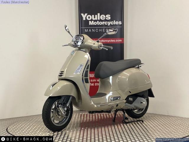 Piaggio Vespa GTS 125 2025 motorcycle
