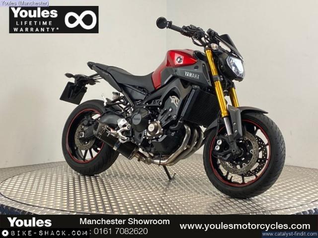 Yamaha MT-09 2016 motorcycle