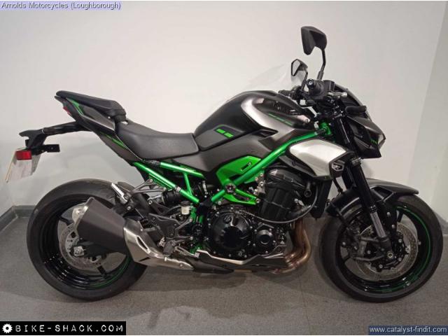 Kawasaki Z900 2025 motorcycle