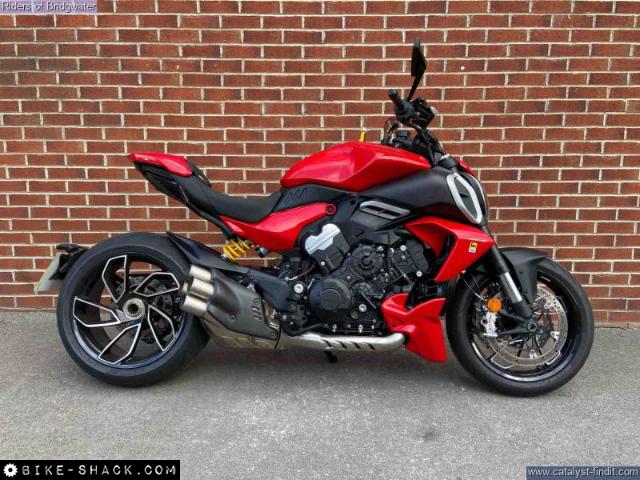 Ducati Diavel V4 1200 2023 motorcycle