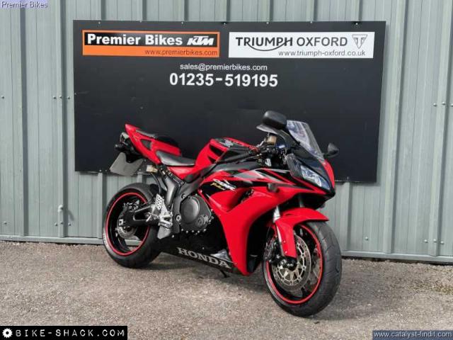 Honda CBR1000RR Fireblade 2006 motorcycle