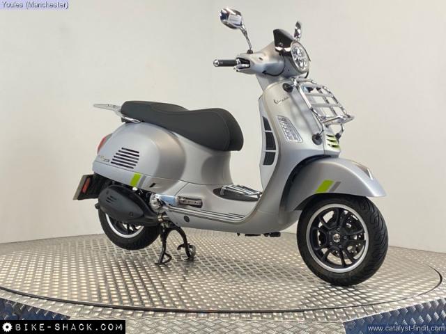 Piaggio Vespa GTS 300 2024 motorcycle