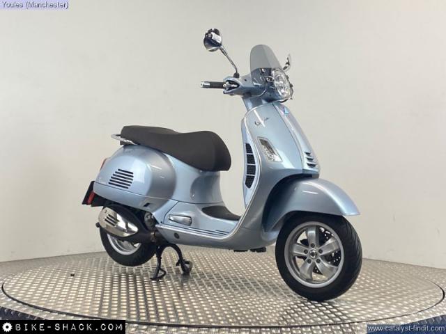 Piaggio Vespa GTS 300 2022 motorcycle