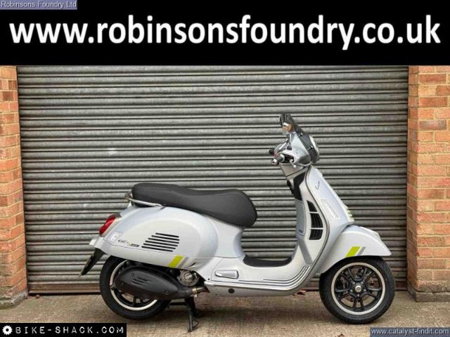 Piaggio Vespa GTS 300 2023 motorcycle