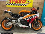 Honda CBR1000RR Fireblade 2015 motorcycle #1