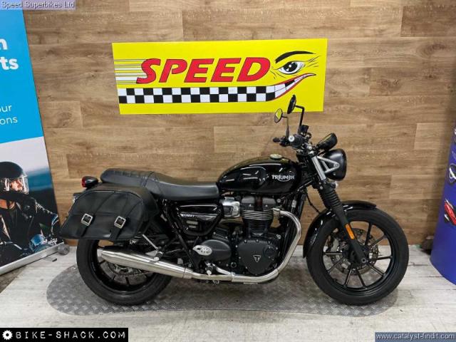 Triumph Street Twin 900 2021 motorcycle