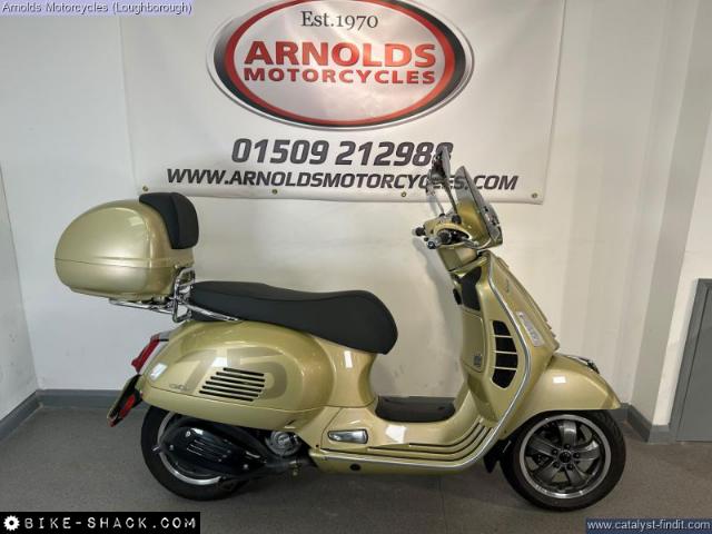 Piaggio Vespa GTS 300 2022 motorcycle