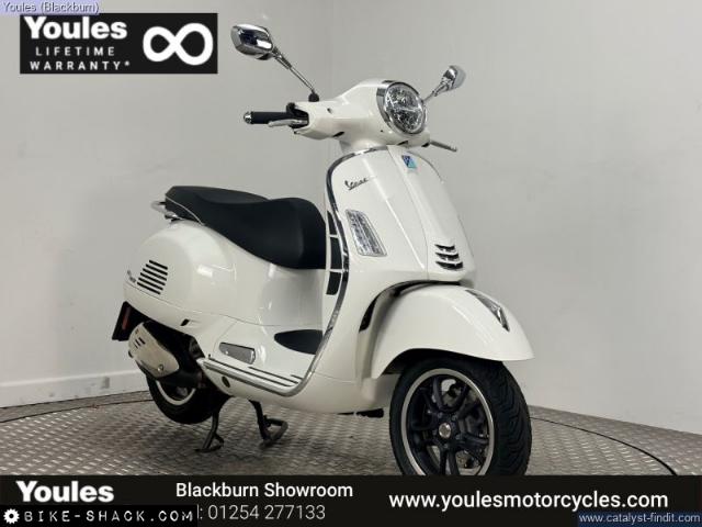Piaggio Vespa GTS 300 2023 motorcycle