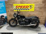 Triumph Street Twin 900 2021 motorcycle #2