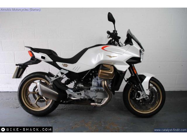 Moto Guzzi V100 Mandello 2022 motorcycle