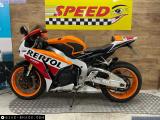 Honda CBR1000RR Fireblade 2015 motorcycle #2