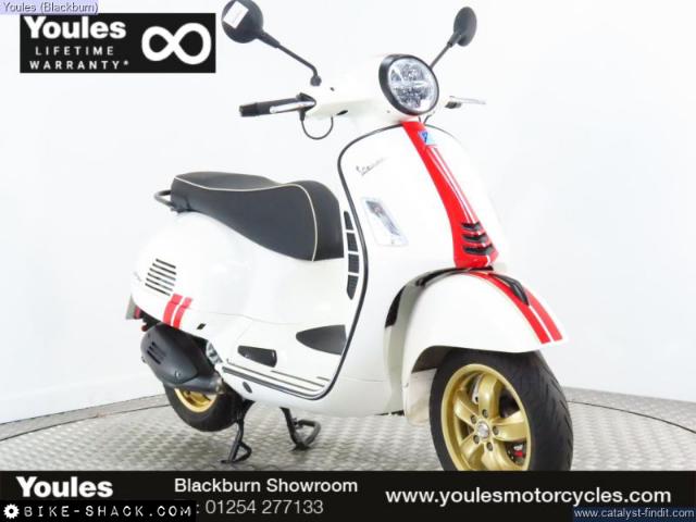 Piaggio Vespa GTS 300 2023 motorcycle