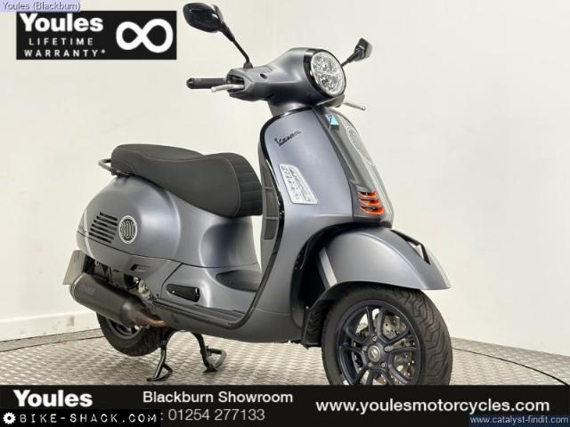 Piaggio Vespa GTS 300 2023 motorcycle