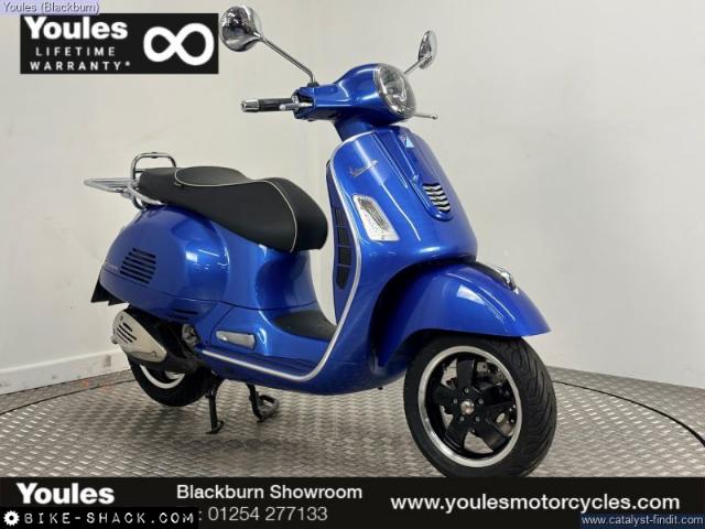 Piaggio Vespa GTS 300 2015 motorcycle