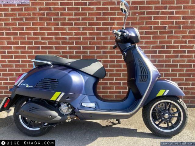 Piaggio Vespa GTS 300 2025 motorcycle
