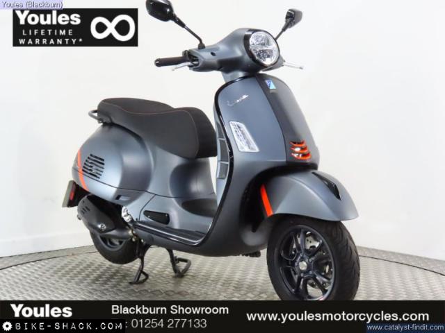 Piaggio Vespa GTS 300 2024 motorcycle