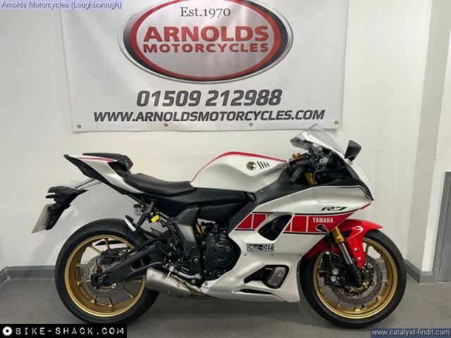 Yamaha YZF-R7 2024 motorcycle