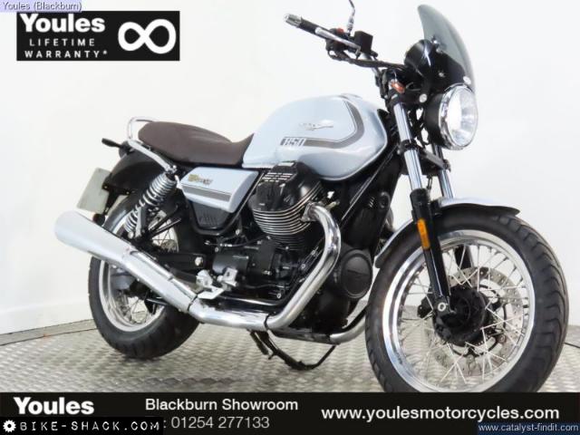 Moto Guzzi V7 850 2022 motorcycle