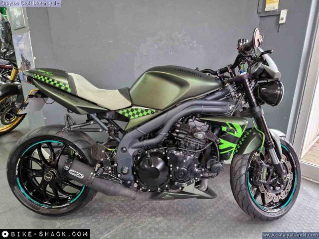 Triumph Speed Triple 1050 2010 motorcycle