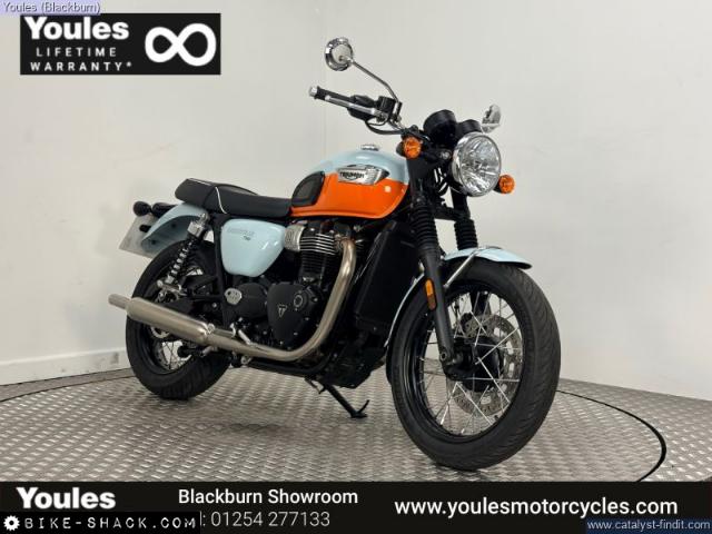 Triumph Bonneville T100 900 2022 motorcycle