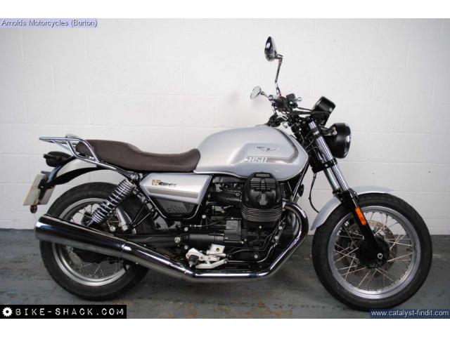 Moto Guzzi V7 850 2022 motorcycle
